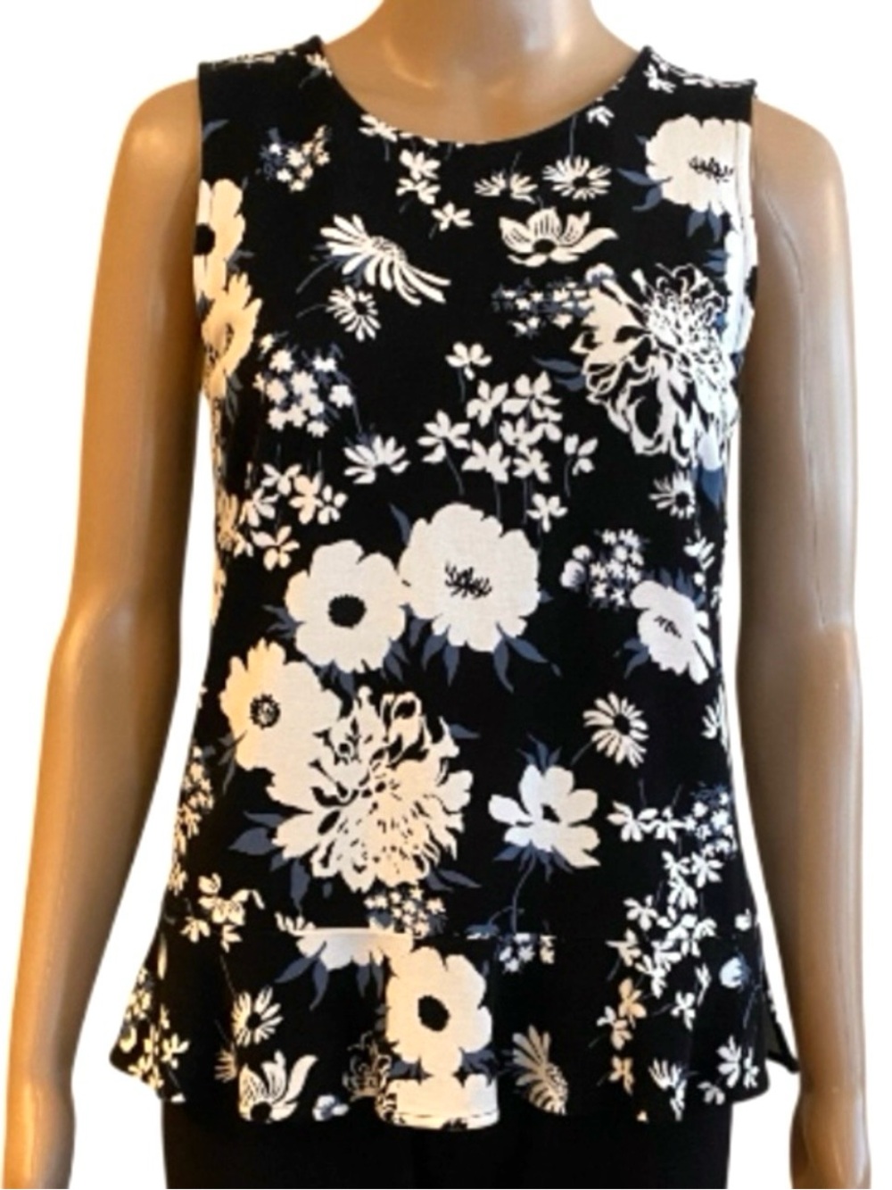 Ann Taylor Black and White Floral Sleeveless Top with Ruffle Sz.XS